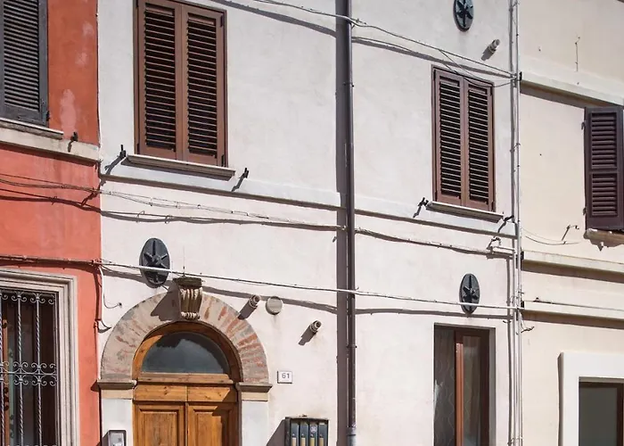 شقة B-suite Pesaro, Mare & Stile *